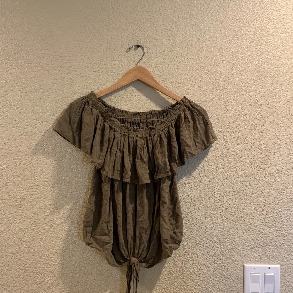 Women's Ruffled Off-Shoulder Top